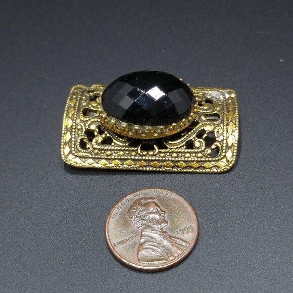 Freirich Victorian Revival Black Glass Filigree Brooch Gold Plated 1960s - Picture 9 of 10